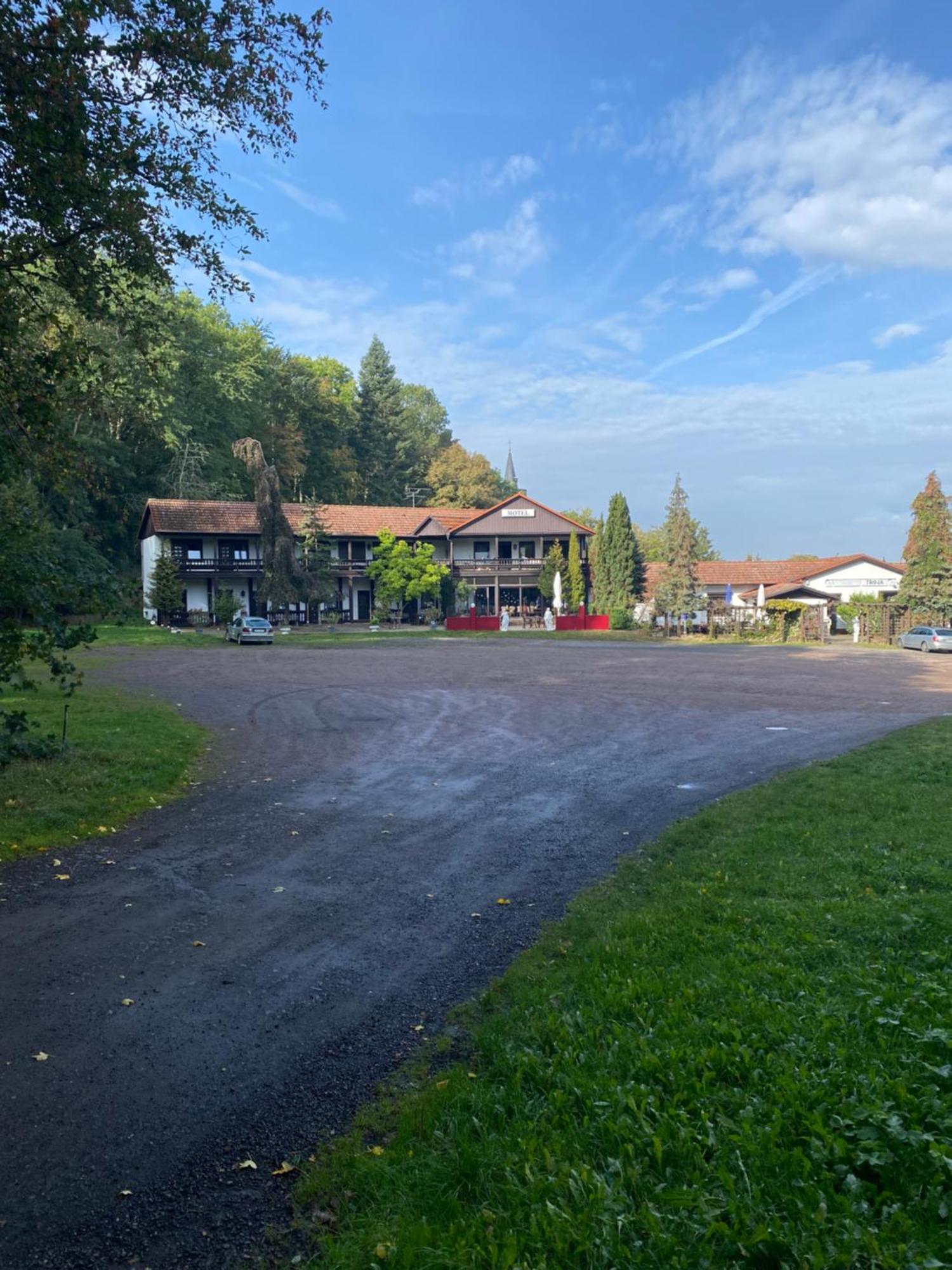Motel Zur Festwiese Gierstädt エクステリア 写真