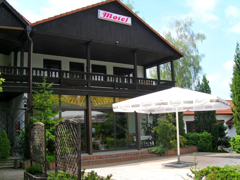 Motel Zur Festwiese Gierstädt エクステリア 写真