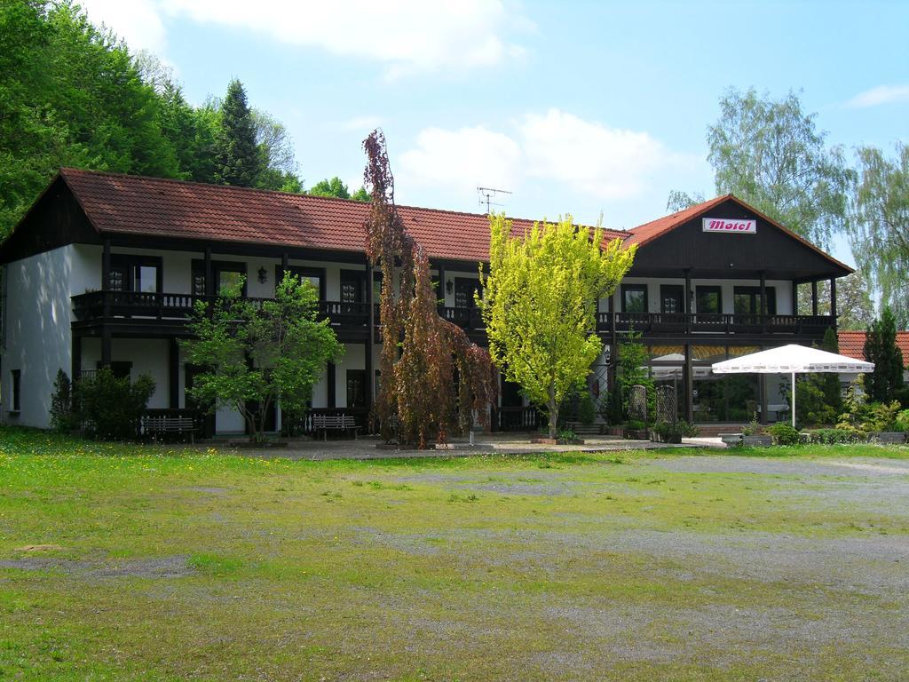 Motel Zur Festwiese Gierstädt エクステリア 写真