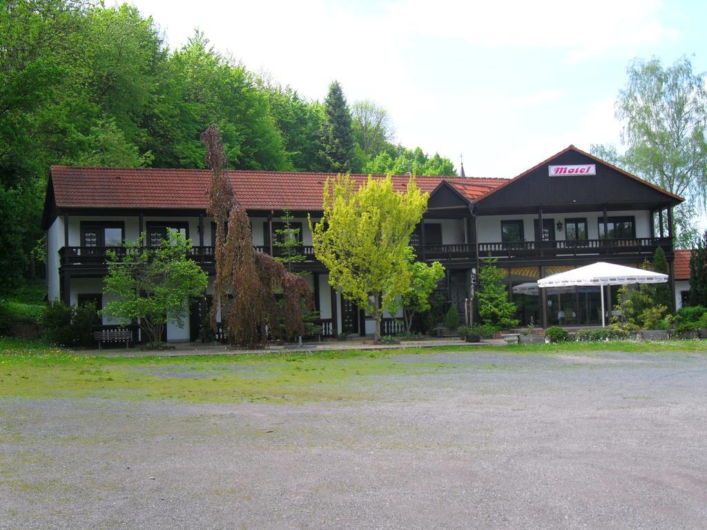 Motel Zur Festwiese Gierstädt エクステリア 写真
