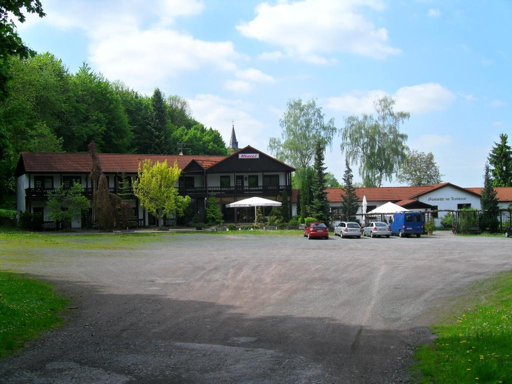 Motel Zur Festwiese Gierstädt エクステリア 写真